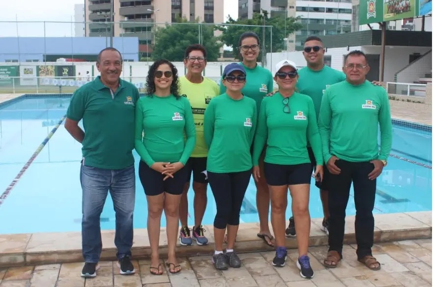 Clube dos Oficiais realiza última apresentação do ano da escolinha de natação